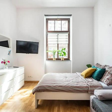 Discover Krakow Apartments - 5 Borowickiej St - Studio Next To Opera And Unity Centre Εξωτερικό φωτογραφία